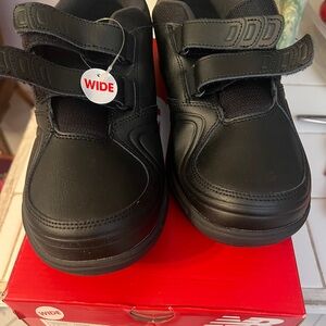 Nike women’s walkinging Velcro close